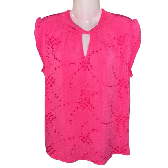 Pink Elle Beautiful blouse Sz M Embroidered keyhole opening - Picture 1 of 11